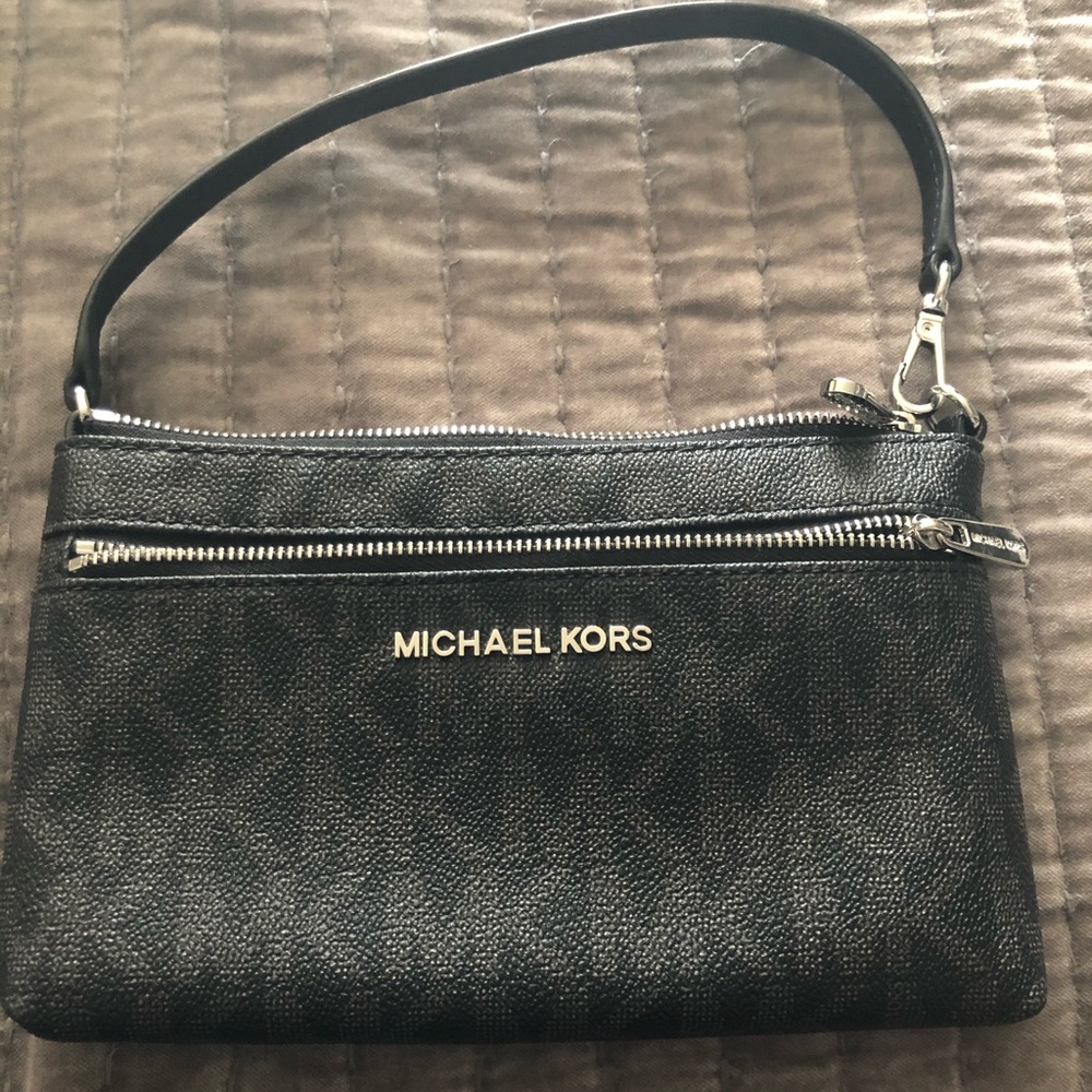 🌹🌸Michael Kors wristlet 🌷🎀
